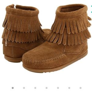 Minnetonka fringe boots 9